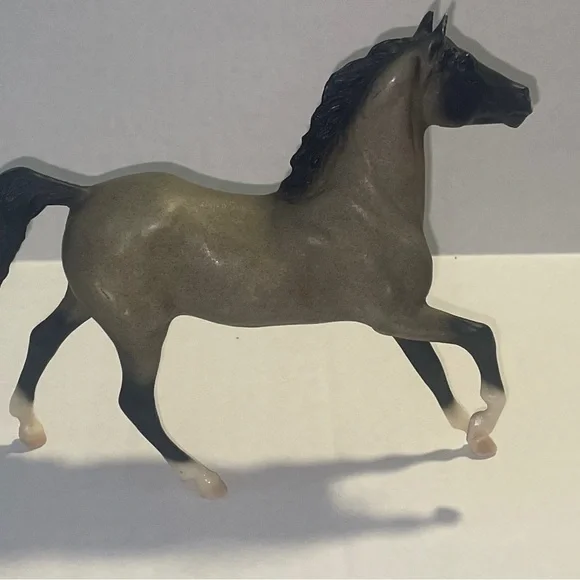 Breyer horse blue roan quarter horse - Picture 9 of 10